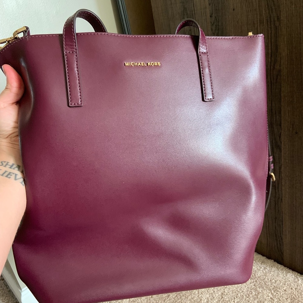 Michael Kors Emry Large Leather Burgundy Purse - Picture 2 of 4